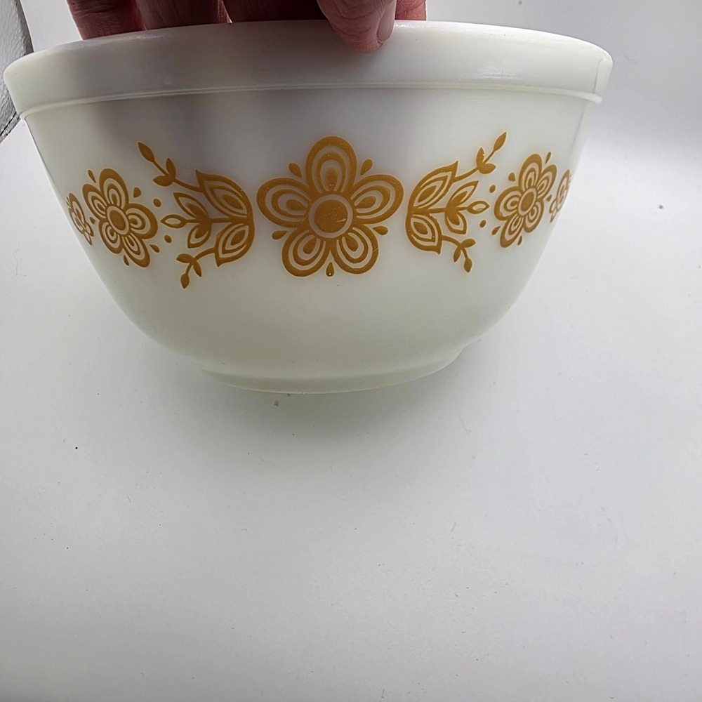 Vintage Pyrex Butterfly Gold Nesting Mixing Bowl Set of 3 Milk Glass MCM 70s - Picture 9 of 12